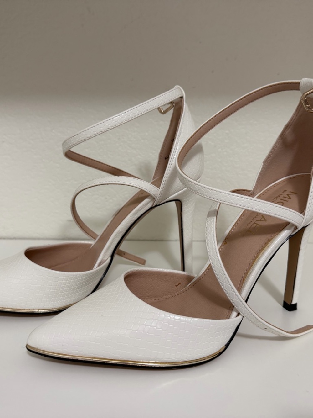 LIKE NEW White Crocodile Stilettos - Picture 4 of 10